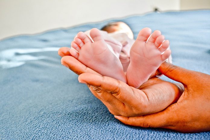 baby-legs-5017636_1280